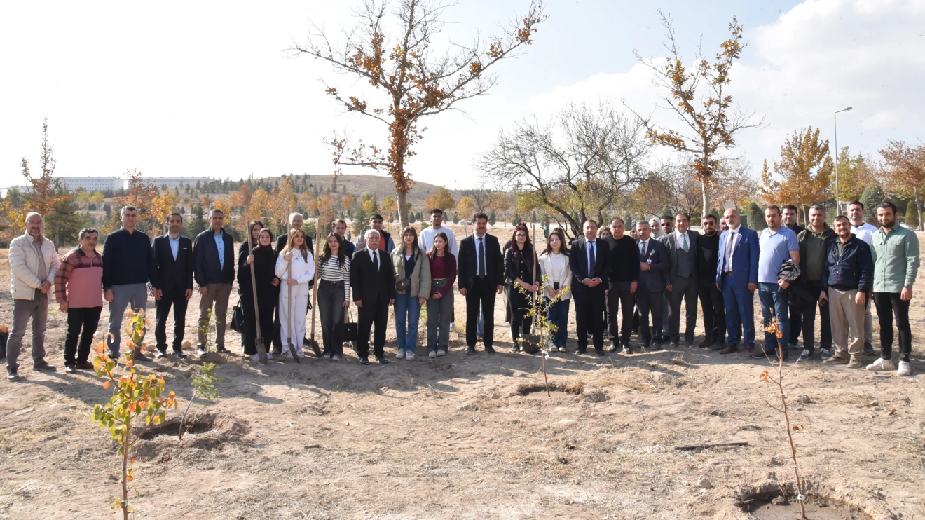 Milli Ağaçlandırma Günü’nde yüzlerce fidan toprakla buluşturuldu